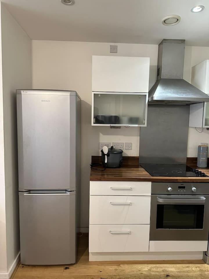 New Build 2 Bedroom With 2 Bath In London Exterior photo